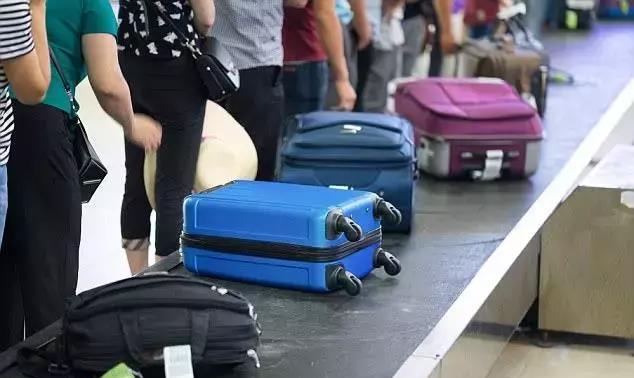 機場托運行李&ldquo;秘籍&rdquo;! 只要這幾招, 就能讓你的行李優先被送出來